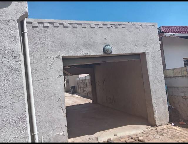 12 BEDROOM HOUSE FOR SALE IN GEDULD